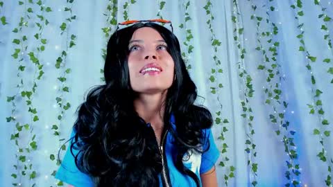 Snapshot of emilywithe_ chatting on 05/03/26, 11:33 online show from 05/03/26, 11:33