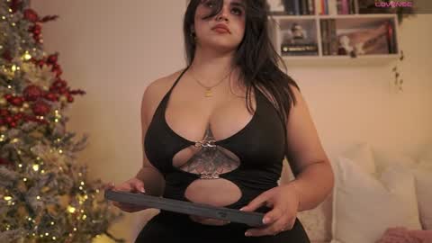 Snapshot of emilyxrose_ chatting on 12/12/24, 10:20 IG thickemmsss online show from 12/12/24, 10:20