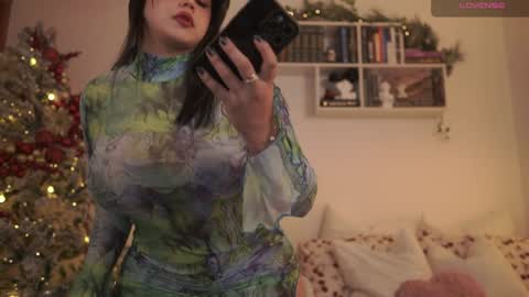 Snapshot of emilyxrose_ chatting on 12/26/24, 07:27 IG thickemmsss online show from 12/26/24, 07:27