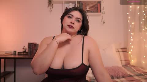 Snapshot of emilyxrose_ chatting on 02/27/25, 09:04 IG thickemmsss online show from 02/27/25, 09:04