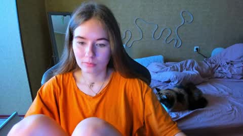 Snapshot of emilyy____ chatting on 04/16/26, 11:00 Emily online show from 04/16/26, 11:00