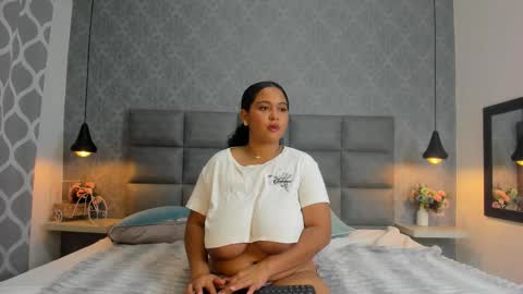 emilyy_r online show from 11/13/25, 07:46