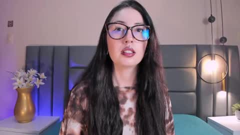 Snapshot of emilyywatson chatting on 06/05/26, 01:12 Emilyy Watson online show from 06/05/26, 01:12