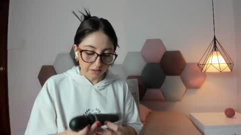 Snapshot of emilyywatson chatting on 06/15/26, 12:07 Emilyy Watson online show from 06/15/26, 12:07