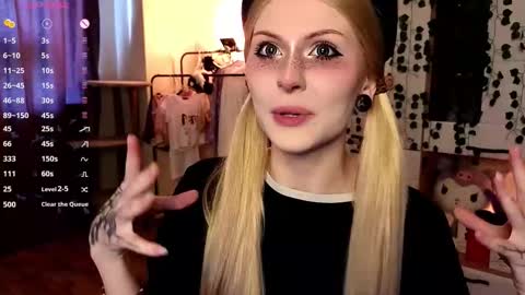 emimiy online show from 10/04/25, 07:28