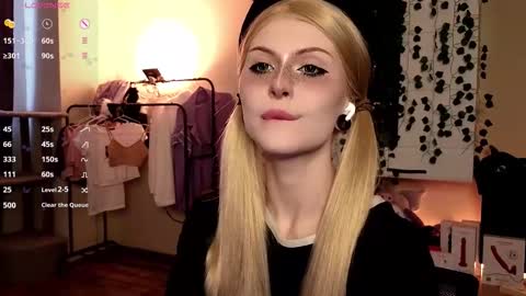 emimiy online show from 10/05/25, 09:07