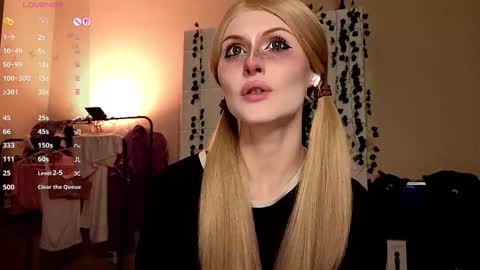 emimiy online show from 10/18/25, 07:09