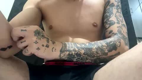 Snapshot of eminem597918 chatting on 11/07/25, 02:50 eminem597918 online show from 11/07/25, 02:50