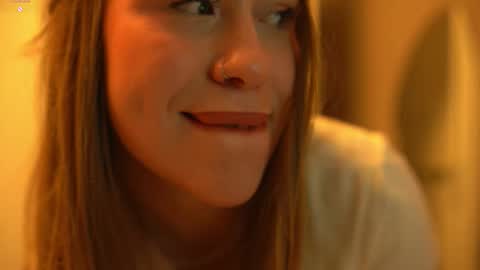 Snapshot of eminent_eva chatting on 12/19/25, 01:51 Eminent Eva online show from 12/19/25, 01:51