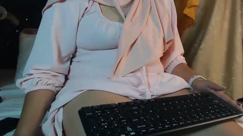 emira199 online show from 02/18/25, 08:49