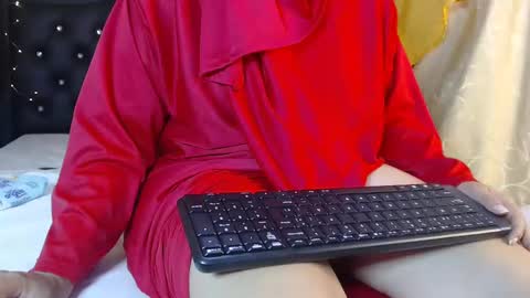 emira199 online show from 02/19/25, 08:44