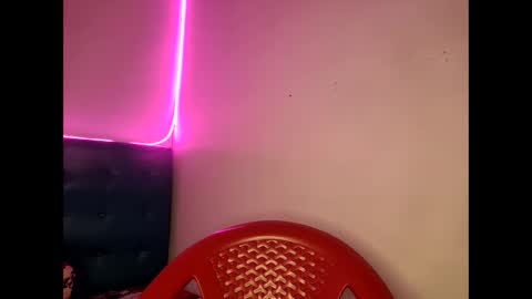 Snapshot of emiril chatting on 02/01/26, 05:11 L i a time online 7am - 1pm Gtm-5 online show from 02/01/26, 05:11