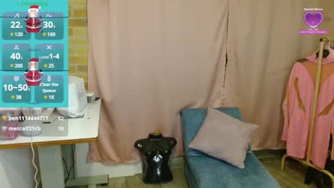 Snapshot of emitaa17228 chatting on 12/17/24, 12:12 emma online show from 12/17/24, 12:12