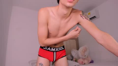 Snapshot of emitremmus_ chatting on 02/11/25, 03:51 Jordy online show from 02/11/25, 03:51