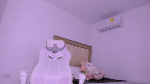 Snapshot of emitremmus_ chatting on 02/26/25, 01:53 Jordy online show from 02/26/25, 01:53