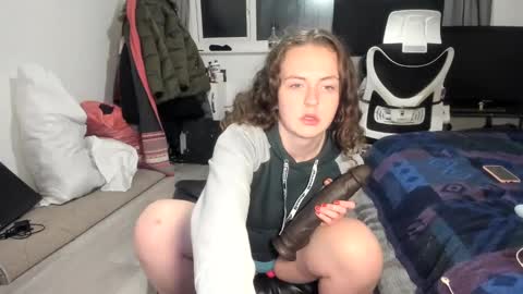 emliyjamesmjb online show from 01/11/25, 05:40