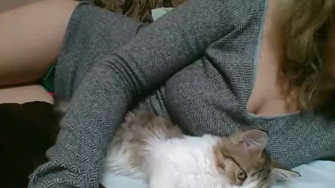 Snapshot of emma_991 chatting on 02/01/25, 11:32 emma_991 online show from 02/01/25, 11:32