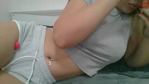 Snapshot of emma_991 chatting on 11/23/25, 09:31 emma_991 online show from 11/23/25, 09:31