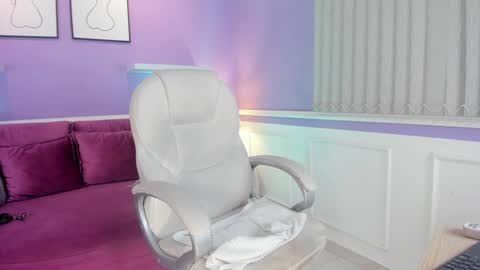 Snapshot of emma__walkerr_ chatting on 01/27/25, 10:16 emma__walkerr_ online show from 01/27/25, 10:16