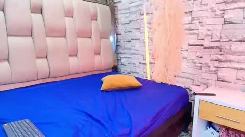 emma_angel_04 online show from 04/17/26, 02:31