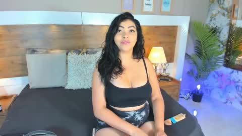 Snapshot of emma_bakker_ chatting on 02/13/25, 12:00 Emma online show from 02/13/25, 12:00