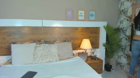 Snapshot of emma_bakker_ chatting on 03/05/25, 12:00 Emma online show from 03/05/25, 12:00