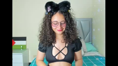 Snapshot of emma_belle02 chatting on 10/14/25, 07:25 Emma online show from 10/14/25, 07:25