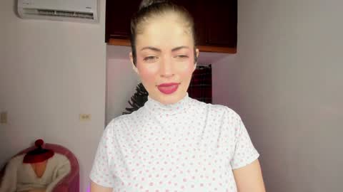 Snapshot of emma_blanco chatting on 12/17/24, 08:01 Emma online show from 12/17/24, 08:01