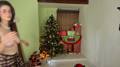 Snapshot of emma_blanco chatting on 12/23/24, 05:32 Emma online show from 12/23/24, 05:32