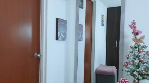 Snapshot of emma_blue_ chatting on 12/01/24, 10:43 Emma Blue modelo independiente online show from 12/01/24, 10:43