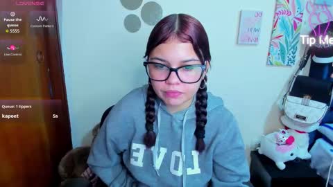 Snapshot of emma_boo_ chatting on 12/04/25, 07:33 emma_boo_ online show from 12/04/25, 07:33