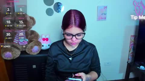 Snapshot of emma_boo_ chatting on 03/28/26, 05:01 emma_boo_ online show from 03/28/26, 05:01
