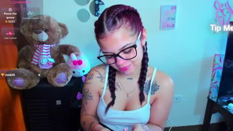 Snapshot of emma_boo_ chatting on 04/08/26, 05:35 emma_boo_ online show from 04/08/26, 05:35