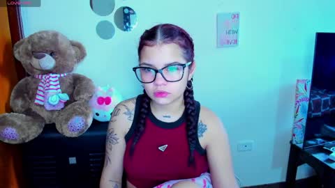 Snapshot of emma_boo_ chatting on 04/12/26, 04:23 emma_boo_ online show from 04/12/26, 04:23