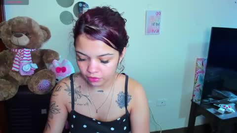 Snapshot of emma_boo_ chatting on 04/15/26, 05:53 emma_boo_ online show from 04/15/26, 05:53