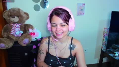Snapshot of emma_boo_ chatting on 04/15/26, 07:58 emma_boo_ online show from 04/15/26, 07:58