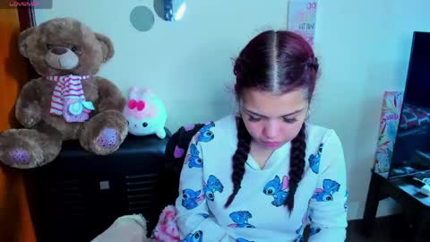 Snapshot of emma_boo_ chatting on 04/19/26, 06:10 emma_boo_ online show from 04/19/26, 06:10
