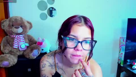 Snapshot of emma_boo_ chatting on 04/28/26, 03:28 emma_boo_ online show from 04/28/26, 03:28