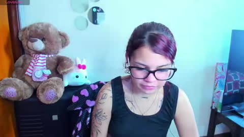 Snapshot of emma_boo_ chatting on 05/06/26, 06:46 emma_boo_ online show from 05/06/26, 06:46
