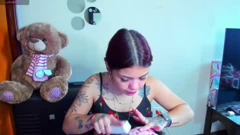 Snapshot of emma_boo_ chatting on 05/11/26, 04:04 emma_boo_ online show from 05/11/26, 04:04