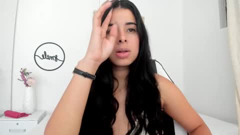 Snapshot of emma_castilloo chatting on 02/14/25, 01:34 Emma Castillo online show from 02/14/25, 01:34