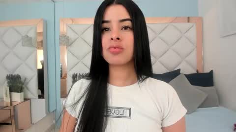 Snapshot of emma_castilloo chatting on 09/22/25, 04:58 Emma Castillo online show from 09/22/25, 04:58