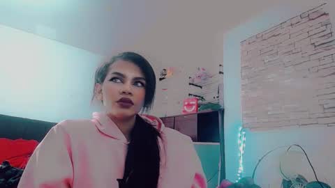 Snapshot of emma_diva chatting on 02/15/26, 01:02 emma online show from 02/15/26, 01:02