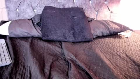 Snapshot of emma_dl2 chatting on 12/24/24, 08:27 emma_dl2 online show from 12/24/24, 08:27