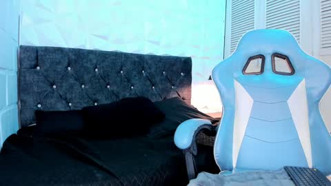 Snapshot of emma_dl2 chatting on 01/16/25, 06:16 emma_dl2 online show from 01/16/25, 06:16