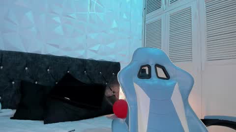 Snapshot of emma_dl2 chatting on 02/27/25, 08:09 emma_dl2 online show from 02/27/25, 08:09