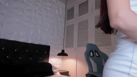 Snapshot of emma_dl2 chatting on 03/09/25, 05:28 emma_dl2 online show from 03/09/25, 05:28