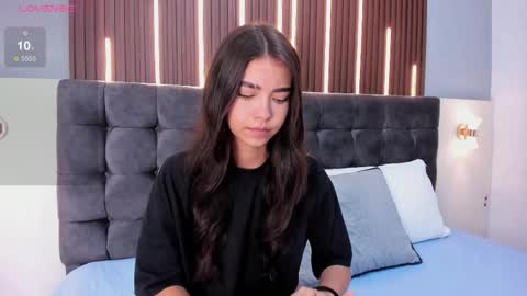 Snapshot of emma_doll7 chatting on 01/06/26, 12:25 E online show from 01/06/26, 12:25