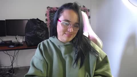 Snapshot of emma_evans07 chatting on 12/24/24, 07:44 emmy online show from 12/24/24, 07:44