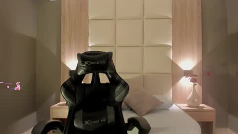 E M M A online show from 11/02/25, 02:25